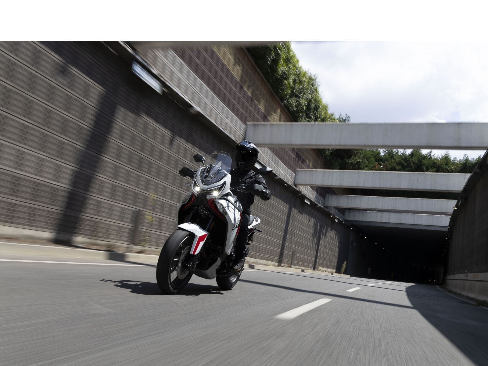 Мотоцикл MOTO MORINI X-CAPE 1200 (ARCTIC WHITE) 2026